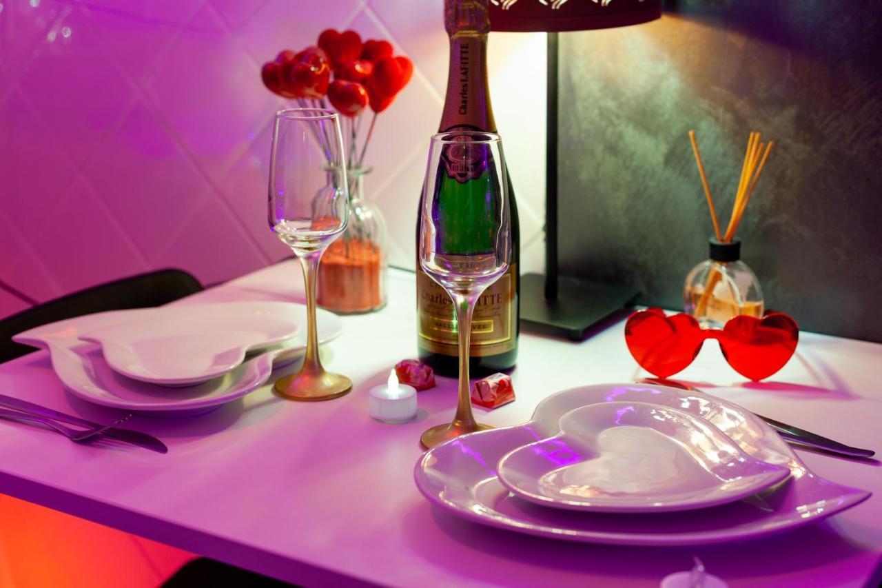 Love Room Avec Balneo تولون المظهر الخارجي الصورة