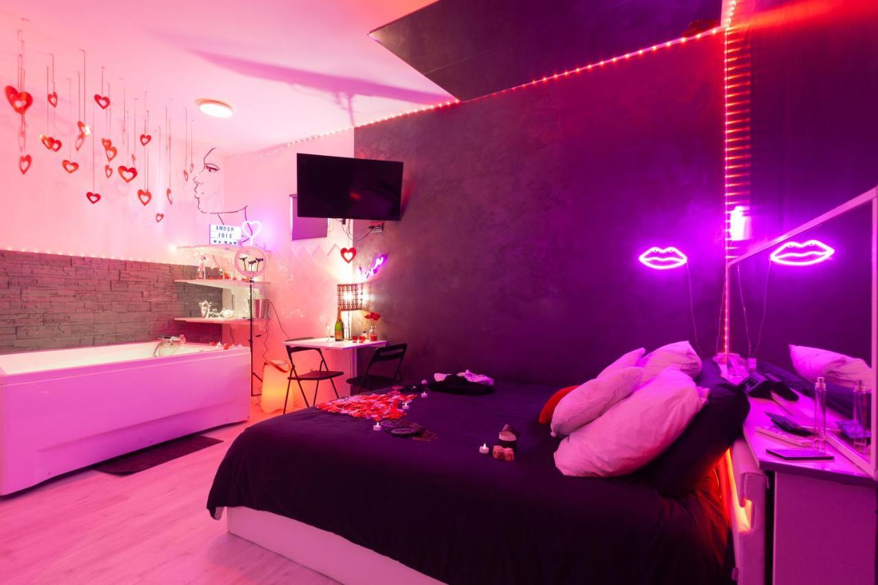 Love Room Avec Balneo تولون المظهر الخارجي الصورة