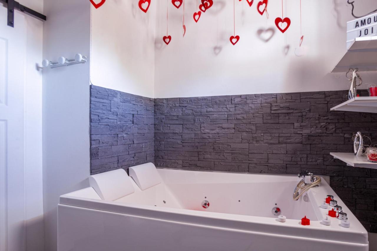 Love Room Avec Balneo تولون المظهر الخارجي الصورة