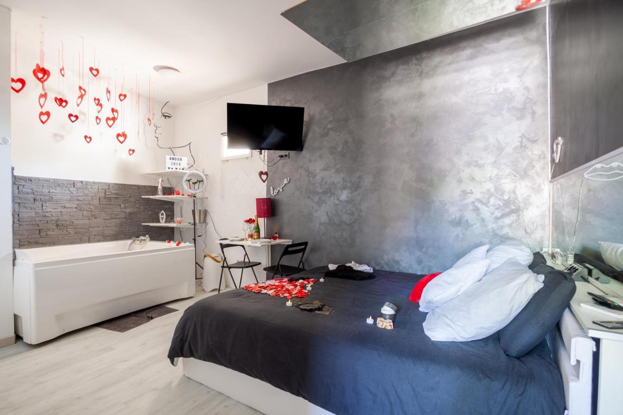Love Room Avec Balneo تولون المظهر الخارجي الصورة