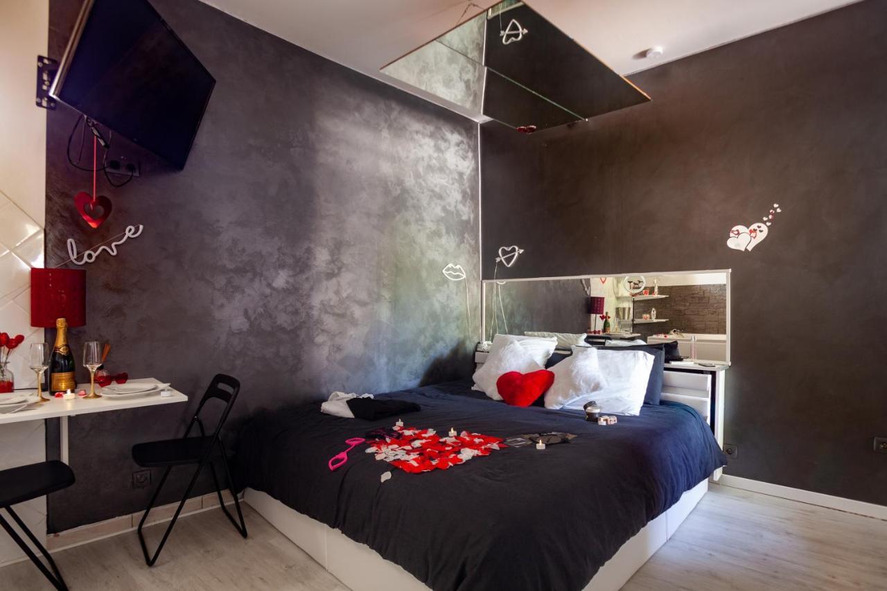 Love Room Avec Balneo تولون المظهر الخارجي الصورة